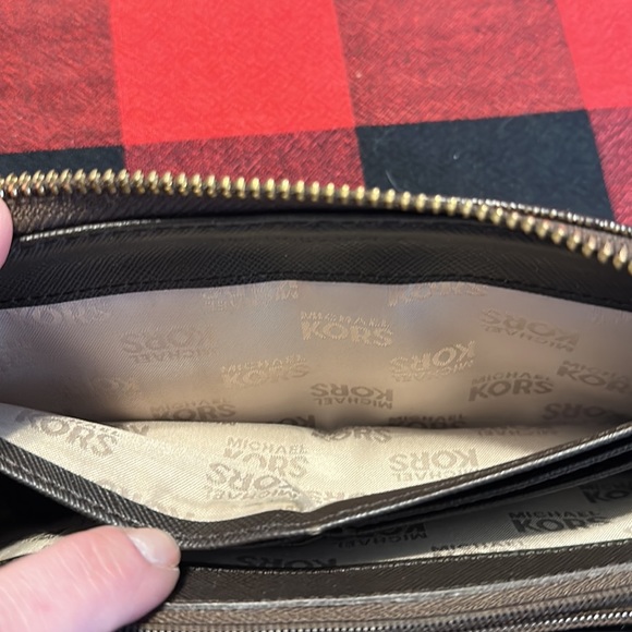 Michael Kors Zip wallet - Picture 5 of 10